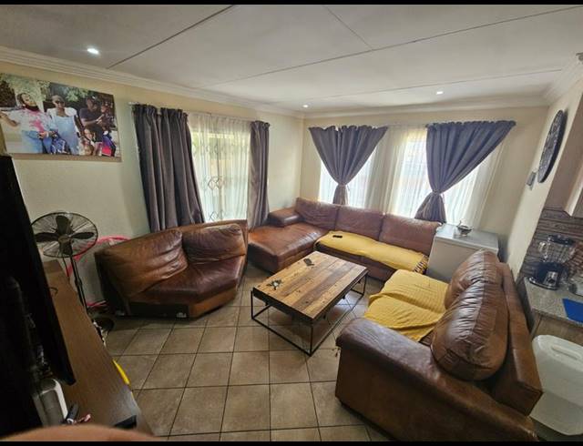 3 BEDROOM TOWNHOUSE FOR SALE IN ANDEON